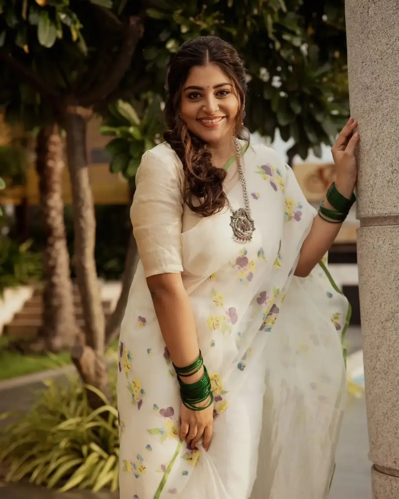 MALAYALAM ACTRESS MANJIMA MOHAN IMAGES IN WHITE SAREE 8